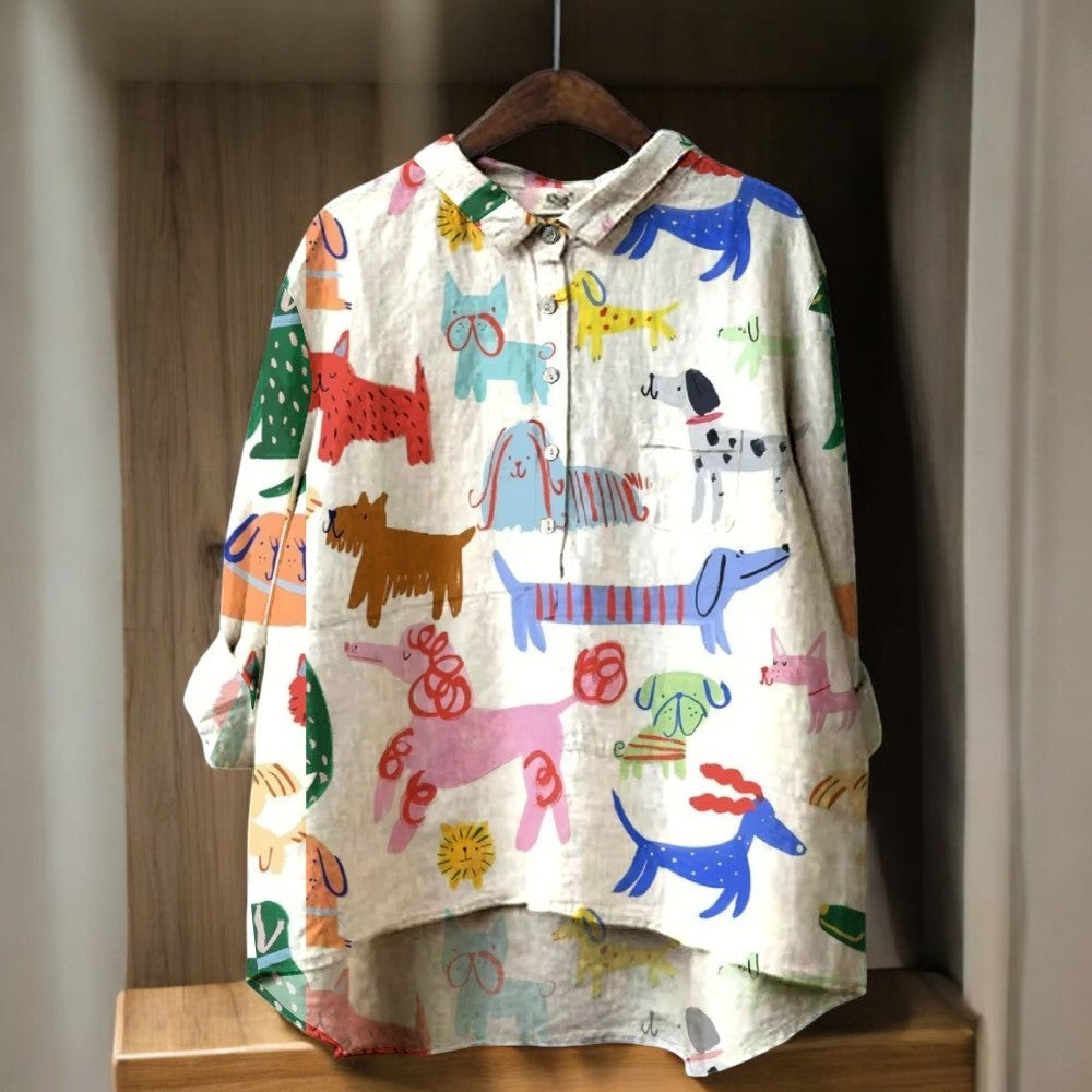 Bella™ | Unik Damebluse med Kunstnerisk Hundeprint